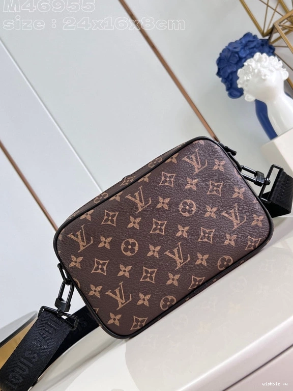 WIS cm Alpha-24*16*8 Nano LOUIS VUITTON 0130